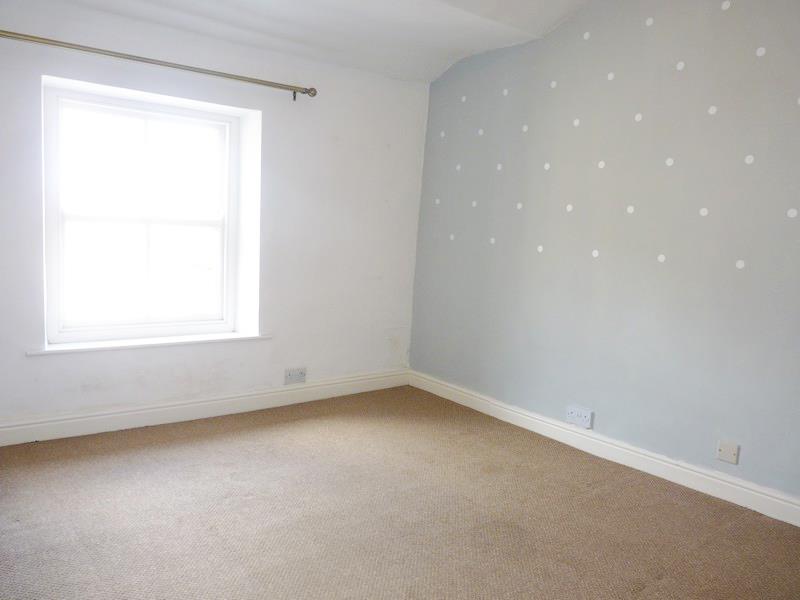 2 bedroom flat Let Agreed in Barnoldswick - P1740307.jpg